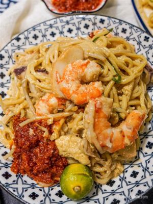  Hokkien Mee – Eine würzige Symphonie aus Garnelen und frittierter Nudelpracht!