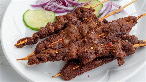  Suya: Ein Gewürzfeuerwerk der Streetfood-Köstlichkeiten aus Kano!