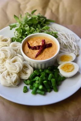  Khanom Jeen Nam Ya: Ein cremiges Curry mit Fischpaste und süß-saurer Kokosnusschaudensauce