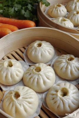  Luohe Spiced Steamed Bun: Ein würziges Fest der Aromen – Tauchen Sie ein in die Welt des dampfenden Gebäckgenüsses!