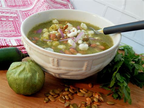  Pozole Verde! Ein vegetarischesMekiko-Meisterwerk aus Ixtapa